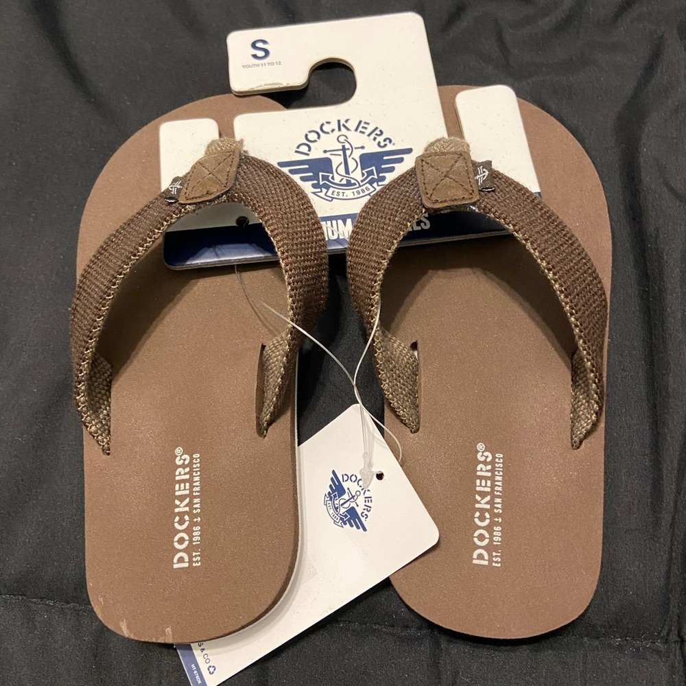 Docker’s Premium Youth Sandals (flip flops)
